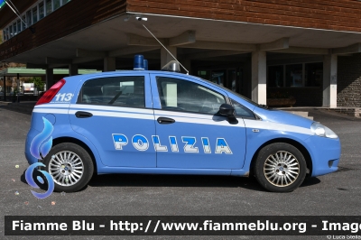 Fiat Grande Punto
Polizia di Stato
Centro addestramento Alpino di Moena
POLIZIA F7268
Parole chiave: Fiat Grande_Punto POLIZIAF7268