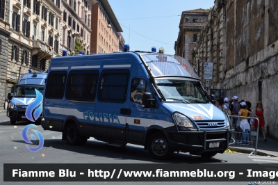 Iveco Daily IV serie
Polizia di Stato
Reparto Mobile
POLIZIA F7828
Parole chiave: Iveco Daily_IVserie POLIZIAF7828 Festa_della_Repubblica_2015