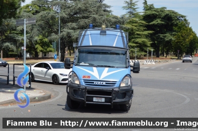 Iveco Daily IV serie
Polizia di Stato
Allestimento Sperotto
Decorazione Grafica Artlantis
POLIZIA F9670
Parole chiave: Iveco Daily_IVserie POLIZIAF9670