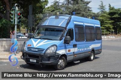 Iveco Daily IV serie
Polizia di Stato
Allestimento Sperotto
Decorazione Grafica Artlantis
POLIZIA F9670
Parole chiave: Iveco Daily_IVserie POLIZIAF9670