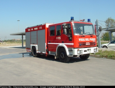 Iveco EuroFire 150E27 I serie
Vigili del Fuoco
Comando Provinciale di Ferrara
Distaccamento Permanente di Comacchio (FE)
AutoPompaSerbatoio allestimento Iveco-Magirus
fotografata al Comando Provinciale
VF 18545
Parole chiave: Iveco EuroFire_150E27_Iserie VF18545