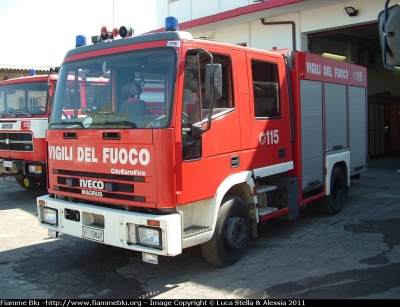 Iveco CityEuroFire 100E21 I serie
Vigili del Fuoco
Comando Provinciale di Ferrara
AutoPompaSerbatoio allestimento Iveco-Magirus
fotografato quando era in sostituzione provvisoria dell'Iveco EuroFire al Distaccamento Permanente di Cento (FE)
VF 19847
Parole chiave: Iveco CityEuroFire_100E21_Iserie VF19847