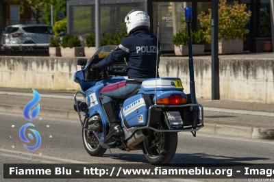 Bmw R850RT II serie
Polizia di Stato
Polizia stradale
In scorta al
Giro della Romagna
Moto 8 
POLIZIA G0566
Parole chiave: Bmw R850RT_IIserie POLIZIAG0566