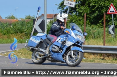 Bmw R850RT II serie
Polizia di Stato
Polizia Stradale
in scorta al Giro
Adriatica Ionica Race 2021
POLIZIA G0971
Moto 11
Parole chiave: Bmw R850RT_IIserie POLIZIAG0971 Adriatica_Ionica_Race_2021