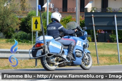 Bmw R850RT II serie
Polizia di Stato
Polizia Stradale
in scorta al Giro
Adriatica Ionica Race 2021
POLIZIA G0976
Moto 17
Parole chiave: Bmw R850RT_IIserie POLIZIAG0976 Adriatica_Ionica_Race_2021