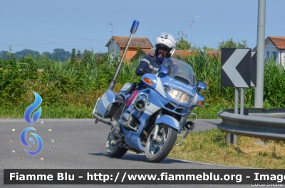 Bmw R850RT II serie
Polizia di Stato
Polizia Stradale
in scorta al Giro
Adriatica Ionica Race 2021
POLIZIA G0977
Moto 10
Parole chiave: Bmw R850RT_IIserie POLIZIAG0977 Adriatica_Ionica_Race_2021