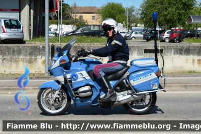 Bmw R850RT II serie
Polizia di Stato
Polizia stradale
In scorta al
Giro della Romagna
Moto 7 
POLIZIA G0999
Parole chiave: Bmw R850RT_IIserie POLIZIAG0999