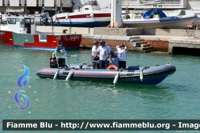 Gommone
Protezione Civile
Comune di Bellaria Igea Marina (RN)
Nucleo Sommozzatori "Gigi Tagliani"
Parole chiave: Isuzu D-Max_Iserie Bell_Italia_2021