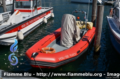 Gommone
Vigili del Fuoco
Distretto di Riva del Garda
Corpo Volontario di Riva del Garda (TN)
Parole chiave: Gommone