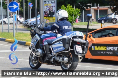 BMW R200RT II serie
Polizia di Stato
Polizia Stradale
POLIZIA G2416
Moto 25
In scorta al Giro d'Italia 2018
Parole chiave: BMW R200RT_IIserie POLIZIAG2416 Giro_D_Italia_2018