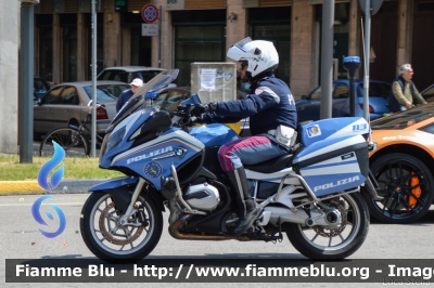 BMW R200RT II serie
Polizia di Stato
Polizia Stradale
POLIZIA G2416
Moto 25
In scorta al Giro d'Italia 2018
Parole chiave: BMW R200RT_IIserie POLIZIAG2416 Giro_D_Italia_2018