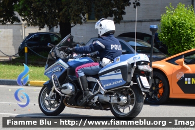 BMW R200RT II serie
Polizia di Stato
Polizia Stradale
POLIZIA G2416
Moto 25
In scorta al Giro d'Italia 2018
Parole chiave: BMW R200RT_IIserie POLIZIAG2416 Giro_D_Italia_2018