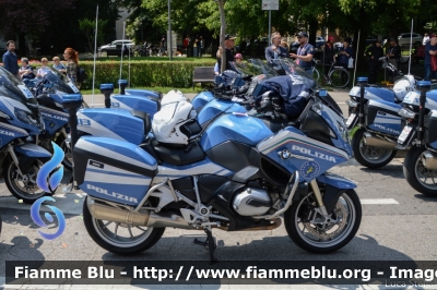 BMW R200RT II serie
Polizia di Stato
Polizia Stradale
POLIZIA G2461
Moto 16
In scorta al Giro d'Italia 2018
Parole chiave: BMW R200RT_IIserie POLIZIAG2461 Giro_D_Italia_2018