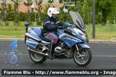 BMW R200RT II serie
Polizia di Stato
Polizia Stradale
Allestimento Elevox
POLIZIA G2670
in scorta al Giro d'Italia 2021
Moto "verde"
Parole chiave: BMW R200RT_IIserie POLIZIAG2670 Giro_D_I_Italia_2021