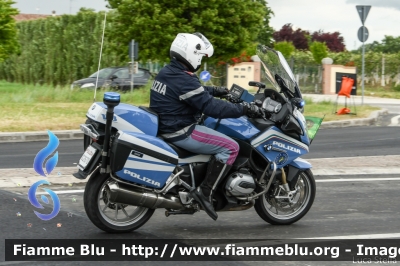 BMW R200RT II serie
Polizia di Stato
Polizia Stradale
Allestimento Elevox
POLIZIA G2670
in scorta al Giro d'Italia 2021
Moto "verde"
Parole chiave: BMW R200RT_IIserie POLIZIAG2670 Giro_D_I_Italia_2021