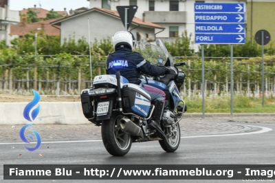 BMW R200RT II serie
Polizia di Stato
Polizia Stradale
Allestimento Elevox
POLIZIA G2670
in scorta al Giro d'Italia 2021
Moto "verde"
Parole chiave: BMW R200RT_IIserie POLIZIAG2670 Giro_D_I_Italia_2021