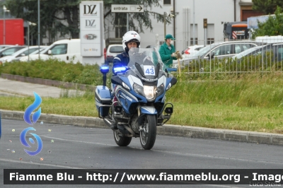 BMW R200RT II serie
Polizia di Stato
Polizia Stradale
Allestimento Elevox
POLIZIA G2681
in scorta al Giro d'Italia 2021
Moto "43"
Parole chiave: BMW R200RT_IIserie Giro_D_Italia_2021 POLIZIAG2681