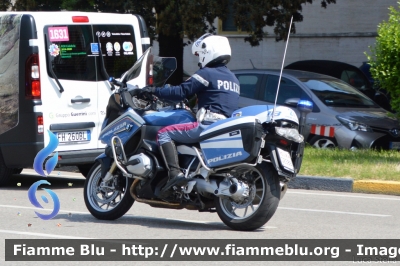 BMW R200RT II serie
Polizia di Stato
Polizia Stradale
POLIZIA G2686
Moto 27
In scorta al Giro d'Italia 2018
Parole chiave: BMW R200RT_IIserie POLIZIAG2686 Giro_D_Italia_2018