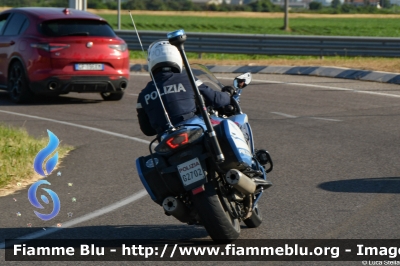 Yamaha FJR 1300 II serie
Polizia di Stato
Polizia Stradale
Allestimento Elevox
POLIZIA G2702
Scorta 1000 Miglia 2024
Parole chiave: Yamaha FJR_1300_IIserie POLIZIAG2702 1000_Miglia_2024