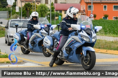 Yamaha FJR 1300 II serie
Polizia di Stato
Polizia Stradale
Allestimento Elevox
POLIZIA G3082
POLIZIA G3106
In scorta alla Mille Miglia 2023
Parole chiave: Yamaha FJR_1300_IIserie POLIZIAG3082 POLIZIAG3106  1000_Miglia_2023