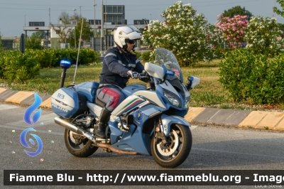 Yamaha FJR 1300 II serie
Polizia di Stato
Polizia Stradale
Allestimento Elevox
POLIZIA G3089
In scorta alla Mille Miglia 2022
Parole chiave: Yamaha FJR_1300_IIserie  POLIZIAG3089 1000_mIGLIA_2022