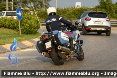 Yamaha FJR 1300 II serie
Polizia di Stato
Polizia Stradale
Allestimento Elevox
POLIZIA G3089
In scorta alla Mille Miglia 2022
Parole chiave: Yamaha FJR_1300_IIserie  POLIZIAG3089 1000_mIGLIA_2022