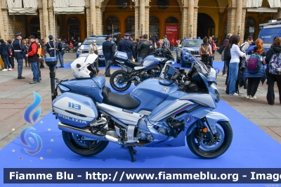 Yamaha FJR 1300 II serie
Polizia di Stato
Polizia Stradale
Allestimento Elevox
POLIZIA G3129
Parole chiave: Yamaha FJR_1300_IIserie POLIZIAG3129 Festa_della_Polizia_2023