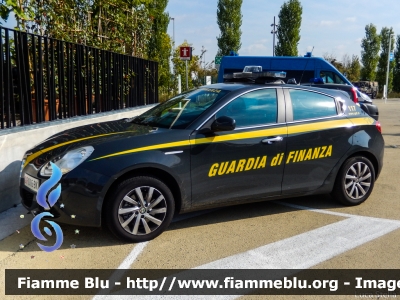 Alfa-Romeo Nuova Giulietta
Guardia di Finanza
Allestita NCT Nuova Carrozzeria Torinese
Decorazione Grafica Artlantis
GdiF 016 BK
Parole chiave: Alfa-Romeo Nuova_Giulietta GdiF016BK Expo_2015