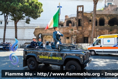 Land Rover Defender 90
Guardia di Finanza
Nella nuova livrea del corpo
GdiF 575 AV
Parole chiave: Land-Rover Defender_90 GdiF575AV Festa_della_Repubblica_2015