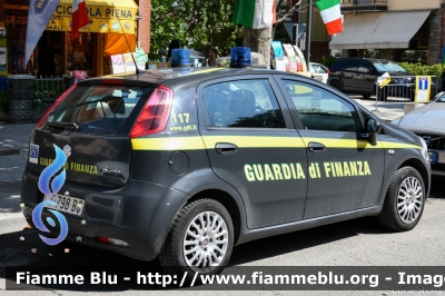 Fiat Grande Punto
Guardia di Finanza
GdiF 798 BG
Parole chiave: Fiat Grande_Punto GDIF798BG Air_show_2019 / / / Valore_Tricolore_2019