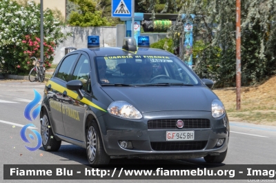 Fiat Grande Punto
Guardia di Finanza
GdiF 945 BH
Parole chiave: Fiat Grande_Punto GdiF945BH