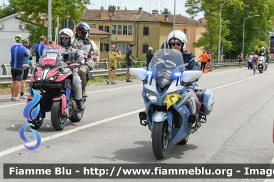 Yamaha FJR 1300 II serie
Polizia di Stato
Polizia Stradale
Allestimento Elevox
POLIZIA G3103
in scorta al Giro d'Italia 2021
Moto "Gialla"
Parole chiave: Yamaha FJR_1300_IIserie POLIZIAG3103  Giro_D_Italia_2021