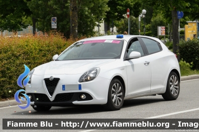 Alfa Romeo Nuova Giulietta restyle
Polizia di Stato
Polizia Stradale
in scorta al Giro d'Italia 2019
Parole chiave: Alfa-Romeo Nuova_Giulietta_restyle Giro_D_Italia_2019