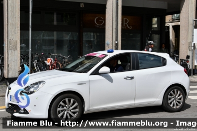 Alfa Romeo Nuova Giulietta restyle
Polizia di Stato
Polizia Stradale
in scorta al Giro d'Italia 2019
Parole chiave: Alfa-Romeo Nuova_Giulietta_restyle Giro_D_Italia_2019