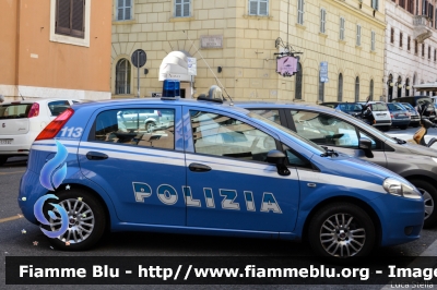 Fiat Grande Punto
Polizia di Stato
POLIZIA H0339
Parole chiave: Fiat Grande_Punto POLIZIAH0339 Festa_della_Repubblica_2015