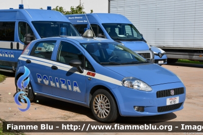 Fiat Grande Punto
Polizia di Stato
Reparto Mobile
II Reparto Mobile Padova
POLIZIA H1781
Parole chiave: Fiat Grande_Punto POLIZIAH1781