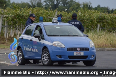 Fiat Grande Punto
Polizia di Stato
POLIZIA H1806
Parole chiave: Fiat Grande_Punto POLIZIAH1806 Giro_D_Italia_2021