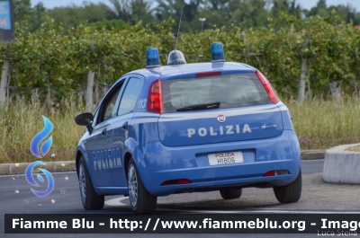 Fiat Grande Punto
Polizia di Stato
POLIZIA H1806
Parole chiave: Fiat Grande_Punto POLIZIAH1806 Giro_D_Italia_2021