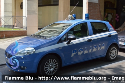 Fiat Grande Punto
Polizia di Stato
POLIZIA H1808
Parole chiave: Fiat Grande_Punto POLIZIAH1808 Giro_d-Italia-2018