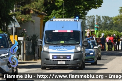 Fiat Ducato X250
Polizia di Stato
Polizia Stradale
Officina Mobile
in scorta al Giro d'Italia 2024
Automezzo 7
POLIZIA H3293
Parole chiave: Fiat Ducato_X250  POLIZIAH3293 Giro_D_Italia_2024