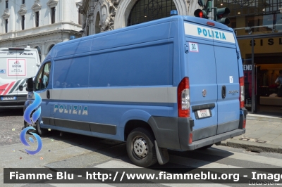 Fiat Ducato X250
Polizia di Stato
Polizia Stradale
POLIZIA H3293
In scorta al Giro d'Italia 2018
Parole chiave: Fiat Ducato_X250 POLIZIAH3293 Giro_D_Italia_2018