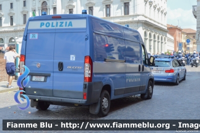 Fiat Ducato X250
Polizia di Stato
Polizia Stradale
POLIZIA H3293
In scorta al Giro d'Italia 2018
Parole chiave: Fiat Ducato_X250 POLIZIAH3293 Giro_D_Italia_2018