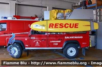 Land Rover Defender 110
Vigili del Fuoco
Unione Distrettuale Alto Garda e Ledro
Corpo Volontario di Riva del Garda (TN)
Ex Corpo di Nago Torbole
Soccorso Salvamento Acquatico
VF H45 TN
Parole chiave: Land-Rover Defender_110  VFH45TN