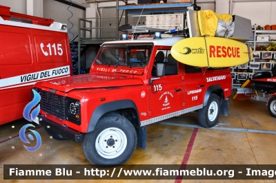 Land Rover Defender 110
Vigili del Fuoco
Unione Distrettuale Alto Garda e Ledro
Corpo Volontario di Riva del Garda (TN)
Ex Corpo di Nago Torbole
Soccorso Salvamento Acquatico
VF H45 TN
Parole chiave: Land-Rover Defender_110  VFH45TN