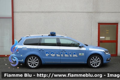 Volkswagen Passat Variant VII serie
Polizia di Stato
Polizia Stradale
In servizio sull'Autostrada A21 Brescia - Piacenza
Allestimento Bertazzoni
POLIZIA H6547
Parole chiave: Volkswagen Passat_Variant_VIIserie POLIZIAH6547 Reas_2014