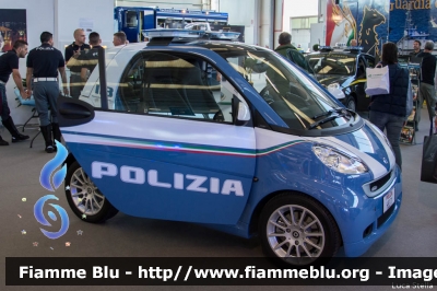 Smart Fortwo II serie
Polizia di Stato
esemplare unico in dotazione alla
 Questura di Brescia
POLIZIA H8371
In esposizione al Reas 2016
Parole chiave: Smart Fortwo_IIserie POLIZIAH8371 REAS_2016