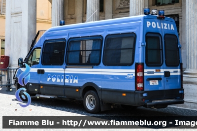 Iveco Daily V serie
Polizia di Stato
Reparto Mobile
Allestito Sperotto
Decorazione Grafica Artlantis
POLIZIA H8478
Parole chiave: Iveco Daily_Vserie POLIZIAH8478 Festa_della_Repubblica_2015