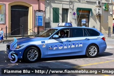 Bmw 320 F31 Touring
Polizia di Stato
Polizia Stradale in servizio sulla rete autostradale di Autostrade per l'Italia
Autovettura allestita Marazzi
Decorazione Grafica Artlantis
POLIZIA H8930
Parole chiave: Bmw 320_F31_Touring POLIZIAH8930 Festa_della_Repubblica_2018