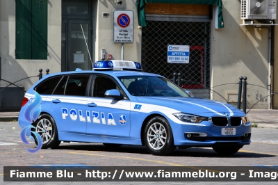 Bmw 320 F31 Touring
Polizia di Stato
Polizia Stradale in servizio sulla rete autostradale di Autostrade per l'Italia
Autovettura allestita Marazzi
Decorazione Grafica Artlantis
POLIZIA H8930
Parole chiave: Bmw 320_F31_Touring POLIZIAH8930 Festa_della_Repubblica_2018