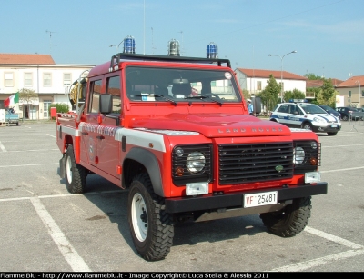 Land Rover Defender 130
Vigili del Fuoco
Comndo Provinciale di Ferrara
Distaccamento Volontario di Copparo
VF 25481
Parole chiave: Land-Rover Defender_130 VF25481